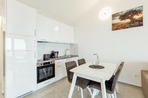 Veslo Sea Blue Apartments - Lustica - image 5