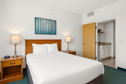Cozy Hideaway with MTN Views Near DT Canmore and Banff in キャンモア（AB）