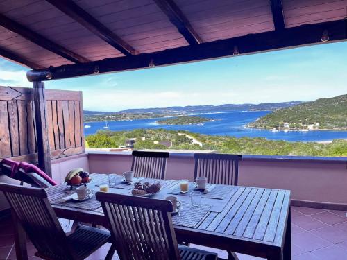 Sea Cottage overlooking Seagull Island in Costa Serena