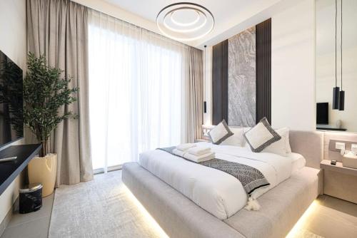 Burj Khalifa View and Dubai Mall Walk - 4BR 14 Guests, Dubai (photo 2)