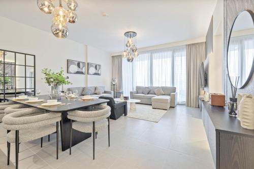 Burj Khalifa View and Dubai Mall Walk - 4BR 14 Guests, Dubai (photo 8)
