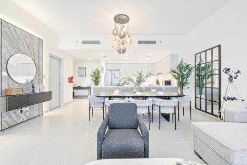 Burj Khalifa View and Dubai Mall Walk - 4BR 14 Guests, Dubai (photo 10)