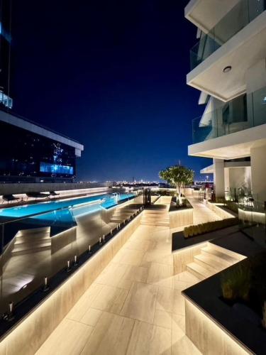 Deluxe 2BR Canal View City Infinity Pool, Dubai (Foto 4)