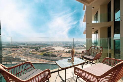 Deluxe 2BR Canal View City Infinity Pool, Dubai (Foto 5)