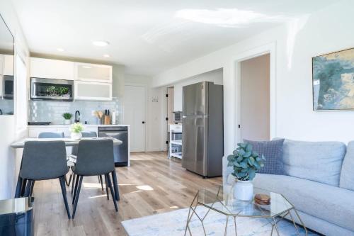 Cozy Pet friendly Downstairs Retreat in Seattle – khách sạn tại Tây Bắc Seattle