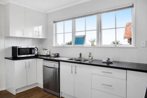 Sunlit Glow Spacious 5BR Home on Ladies Mile, Auckland (fotografie 2)