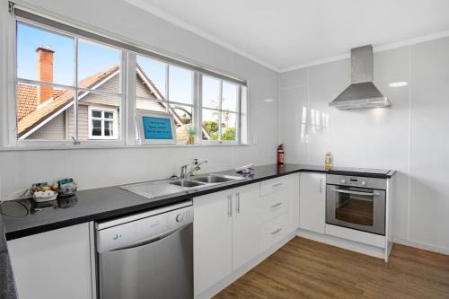 Sunlit Glow Spacious 5BR Home on Ladies Mile, Auckland (fotografie 9)