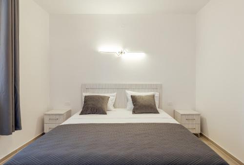 One-Bedroom Apartment - Oceanfront image 10