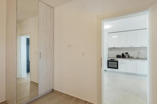 Apartment with Sea View image 10