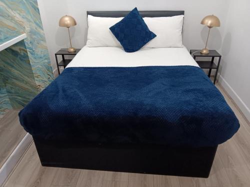 4 Bed-Sleeps 9-Private Garden-Free Parking gîte à louer Woodbourne