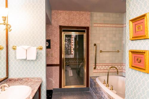 room detail thumbnail 2