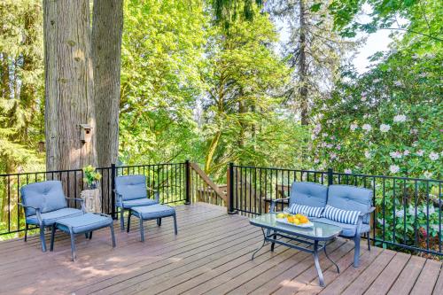 Riverfront Woodland Cabin: Wooded & Forested Views in Vudlenda (WA)