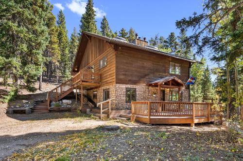 Exterior view, Nestled Inn Vacation Home Rental Evergreen - Trails, Views, Hot Tub, Skiing! in Evergreen (CO)