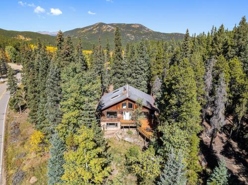 Exterior view, Nestled Inn Vacation Home Rental Evergreen - Trails, Views, Hot Tub, Skiing! in Evergreen (CO)