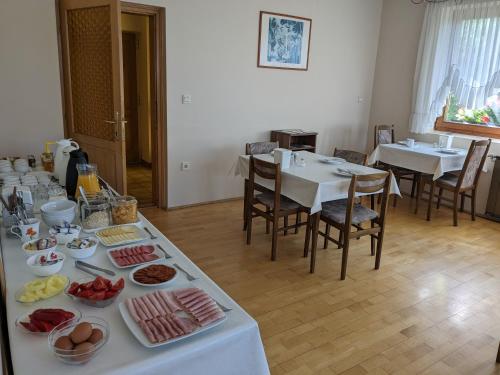 Їжа та напої, Grundner Vendeghaz in Шиофок