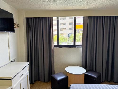 Deluxe Room image 7