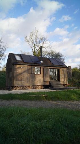 Off-grid Cork Cabin - Hot-Tub - Sleeps 2 in Gillingham