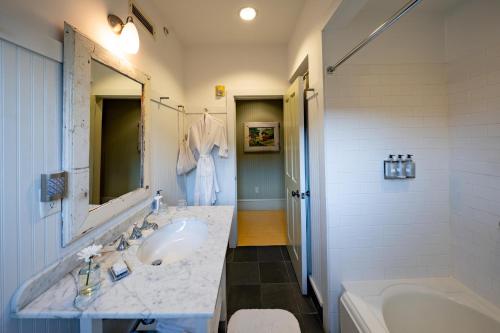 The Porches Inn at Mass MoCA - image 2