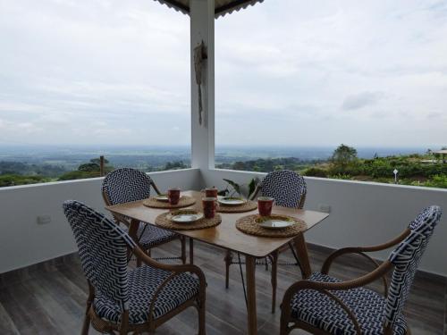 Canario Acogedora Cabaña con Jacuzzi (Canario Acogedora Cabana con Jacuzzi) in Acacias