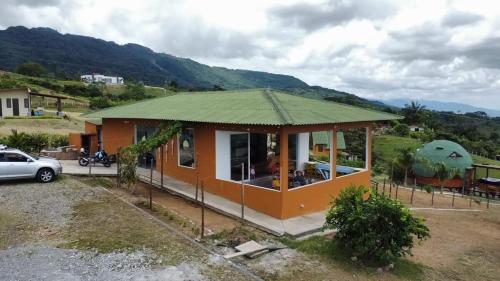 Canario Acogedora Cabaña con Jacuzzi (Canario Acogedora Cabana con Jacuzzi) in Acacias
