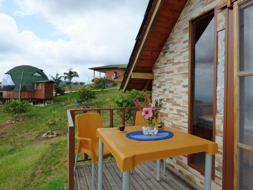 Canario Acogedora Cabaña con Jacuzzi (Canario Acogedora Cabana con Jacuzzi) in Acacias