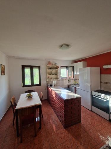Ivan's Holiday Home in Godinje