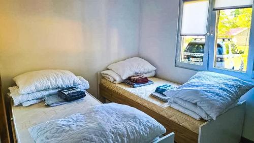 2 bedrooms, 4 beds