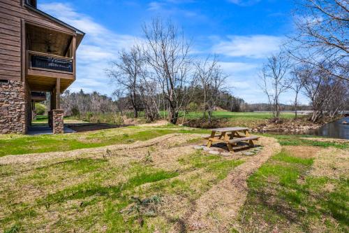 Cabin By The Creek by Avada Properties, Sevierville (Foto 10)