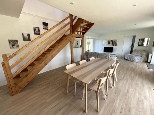 Longere avec Menhirs et Moutons Ouessant in Plouec-du-Trieux