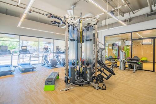 Unique 1BD - DT PHX - Parking, Gym, Pool - Sleeps 6 thumb 3