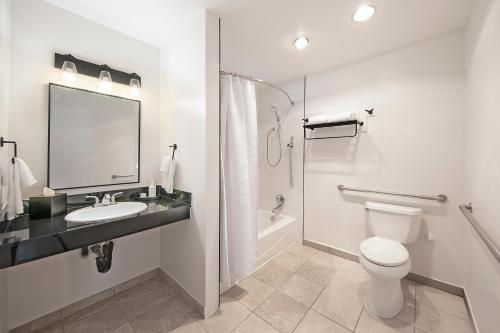 Half Moon Bay Lodge - image 11