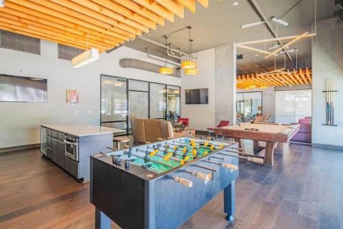 Fancy 1BD - DT PHX - Parkin, Gym, Pool - Sleeps 6 thumb 4