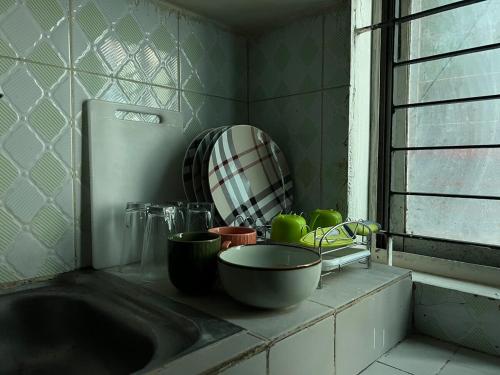 Secured, Comfy 2-Bedroom Apt in B Block, Banasree, Dhaka (foto 6)