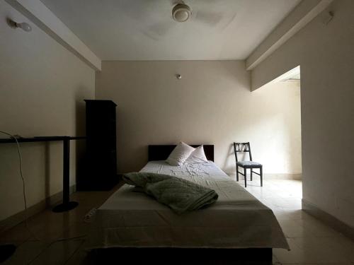 Secured, Comfy 2-Bedroom Apt in B Block, Banasree, Dhaka (foto 9)