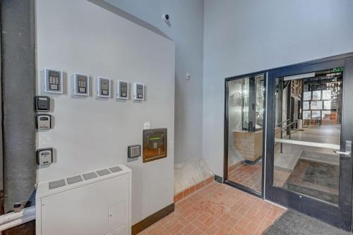 Elegant 2BD near Historic Pabst Brewery - Fiserv in Milwaukee, USA