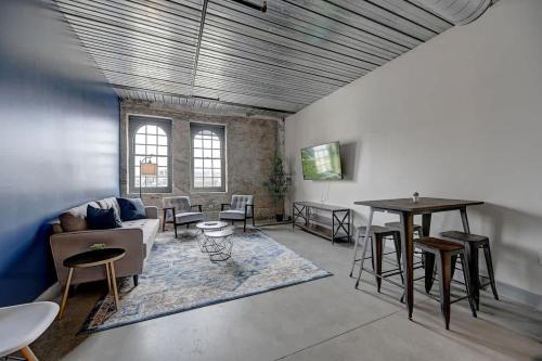 Stunning 1BD near Historic Pabst Brewery - Fiserv