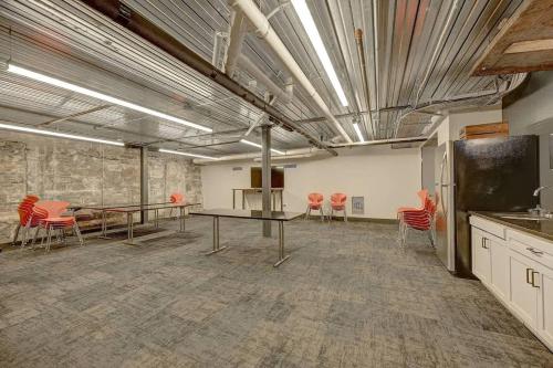 Beautiful 2BD near Historic Pabst Brewery - Fiserv in Milwaukee, USA