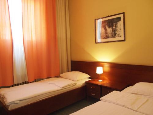 Hotel Central Room Type - Economy Twin Room