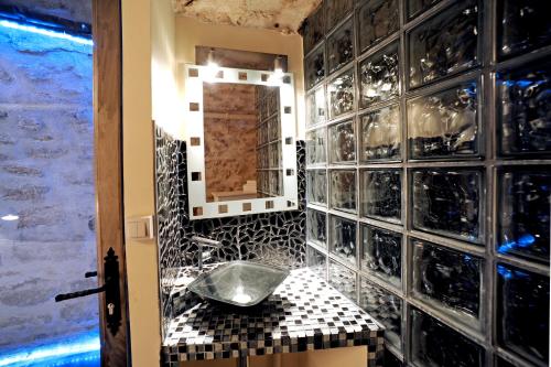 Unique loft apartment in Le Marais - image 6