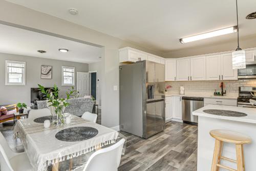 4 Mi to Universities Quaint Parkville Apartment! in 帕克維爾