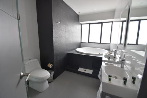 room detail thumbnail 2