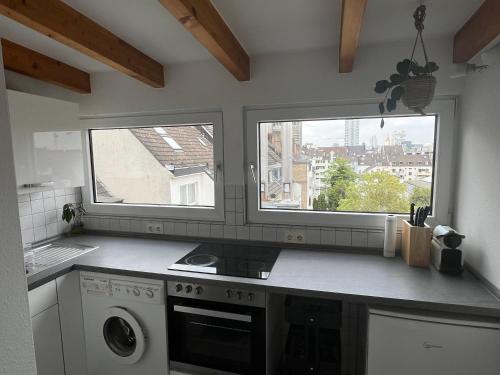 Cozy loft with a view, central, close to tradefair, Düsseldorf (Foto 4)