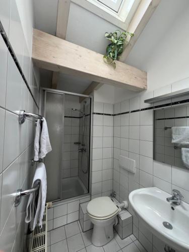 Cozy loft with a view, central, close to tradefair, Düsseldorf (Foto 10)
