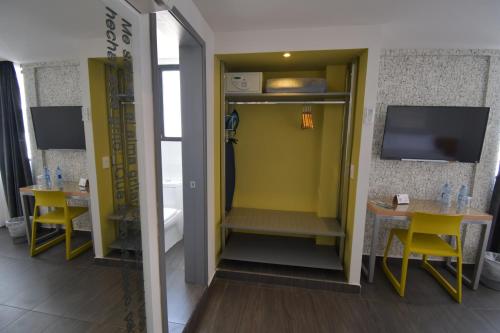 room detail thumbnail 1