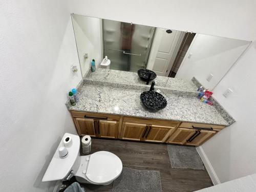 #1 - 5BR 1BA - Unit A - Private Entire Home - WiFi, Midland (foto 9)