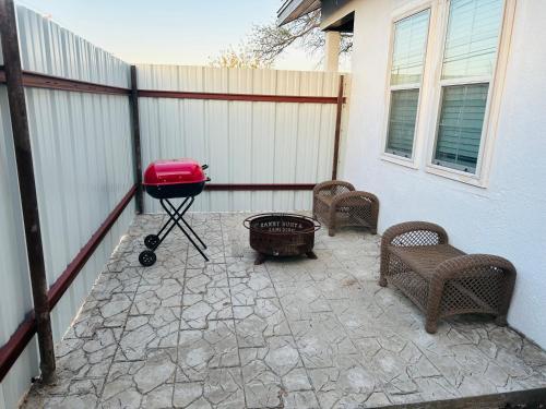 #1 - 5BR 1BA - Unit A - Private Entire Home - WiFi, Midland (foto 2)
