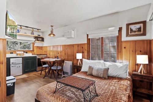 Timber Lodge #11