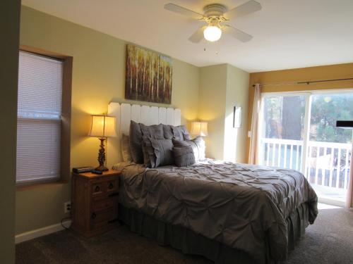 Two-Bedroom House image 9