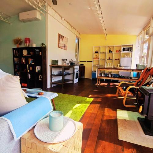 Sunrise Cottage 'Guildford VIC' in Yandoit