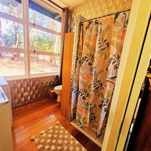 Sunrise Cottage 'Guildford VIC' in Yandoit